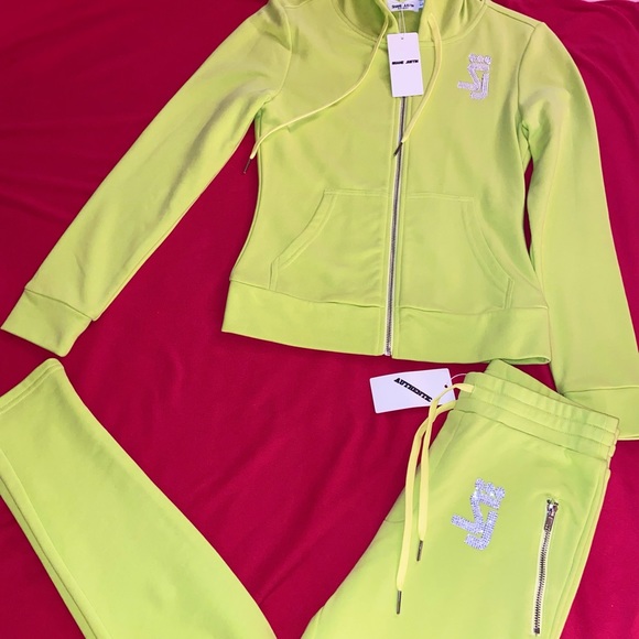 COPY - SHES A RUNNER, SHES A TRACK STAR 🌟 Fall Season coming up!! - Picture 6 of 9